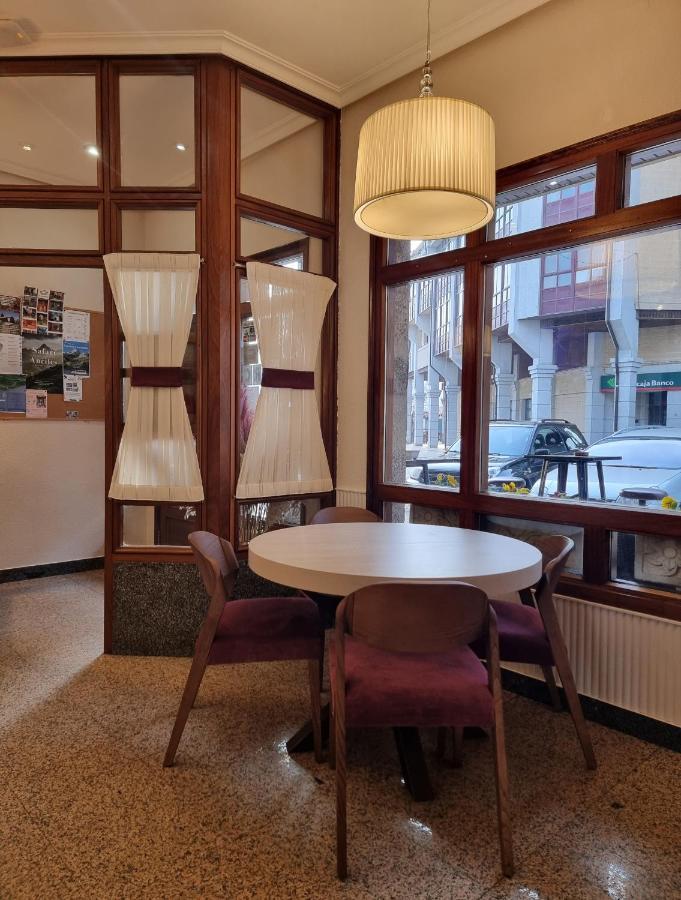 Hostal Sainz Hotel Riaño Eksteriør billede