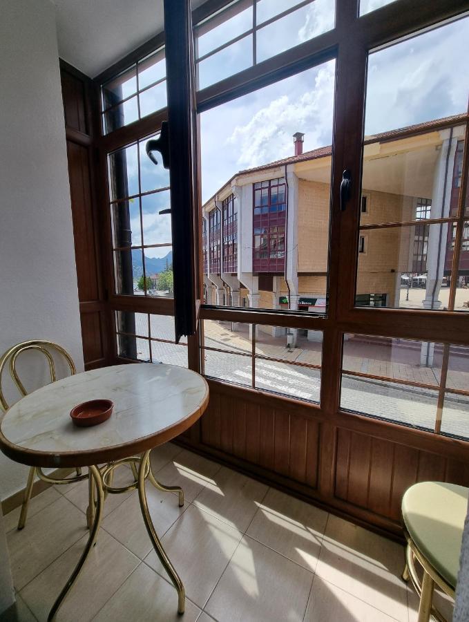 Hostal Sainz Hotel Riaño Eksteriør billede